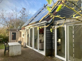 8-person house with fitted kitchen, sauna, and beautiful garden